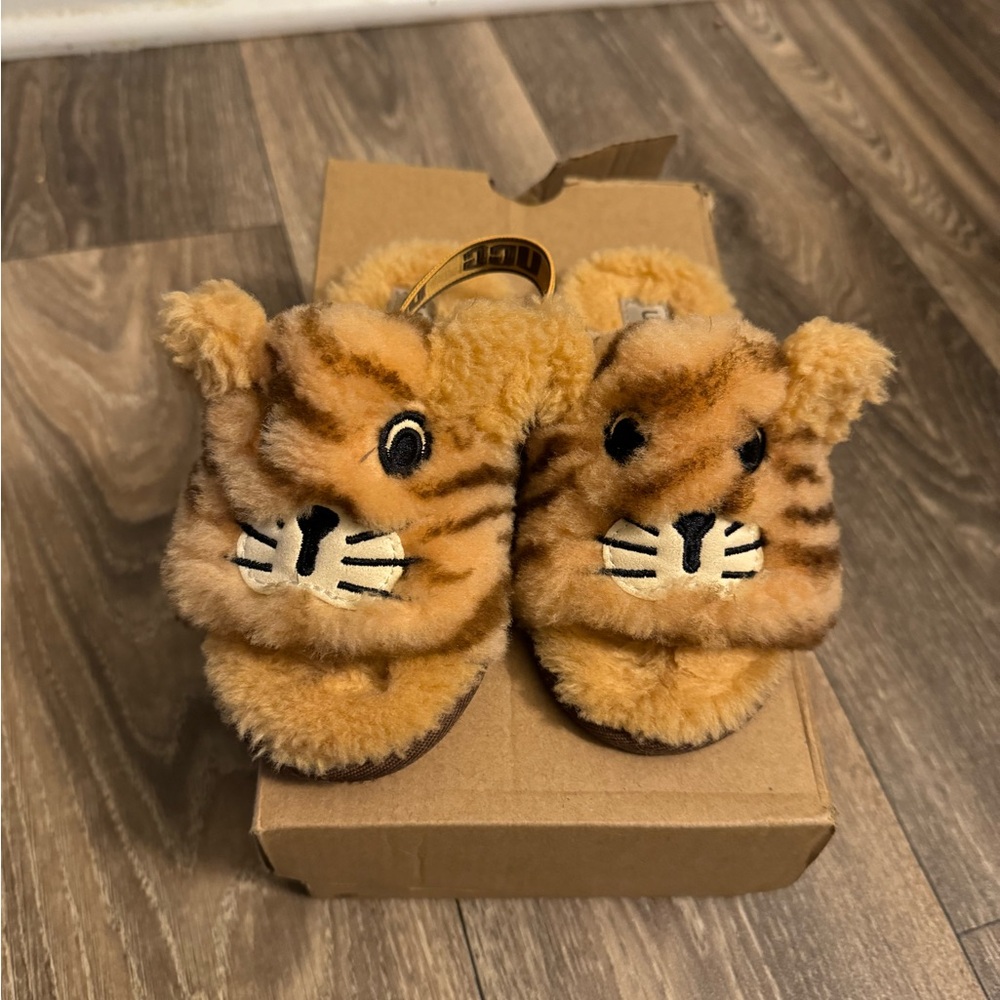 Uggs slippers 11c